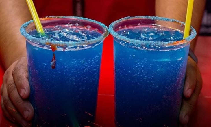 ¿Qué alternativas de bebidas saludables se sugieren como reemplazo a los 'azulitos'?