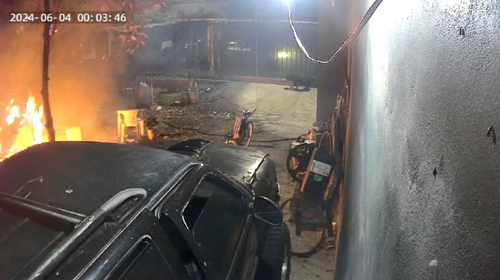 Por celos incendia casa y auto de expareja en Monterrey 