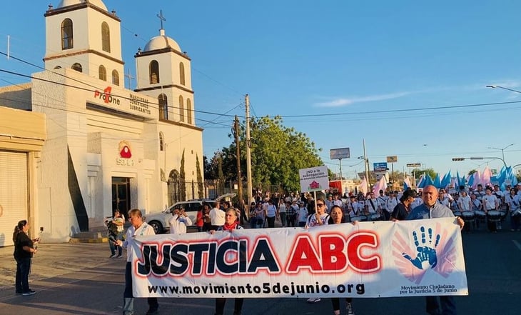 A 15 años del incendio de la Guardería ABC en Hermosillo, Sonora, cientos de personas marchan para exigir justicia