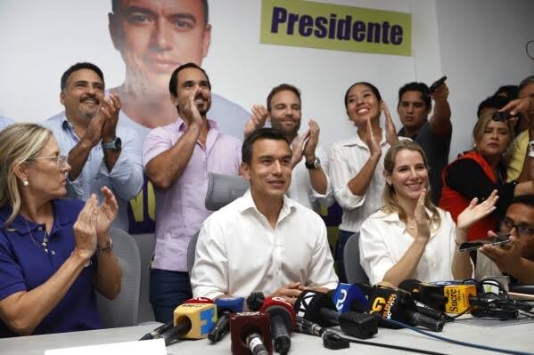 Políticos ecuatorianos avanzan en la búsqueda de candidatos presidenciales