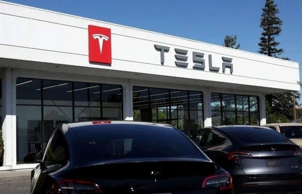 Tesla retoma contrataciones tras despidos masivos 