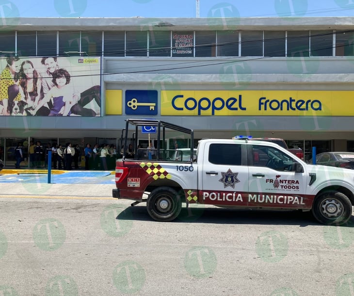 Vehículo se incendia en estacionamiento subterráneo de tienda Coppel en Frontera