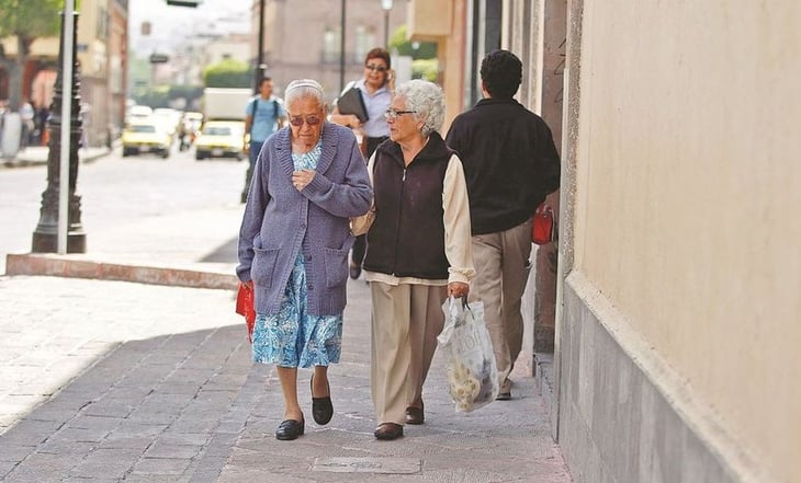AMLO enviará al Congreso iniciativa de pensión para mujeres de 60 años, propuesta por Claudia Sheinbaum