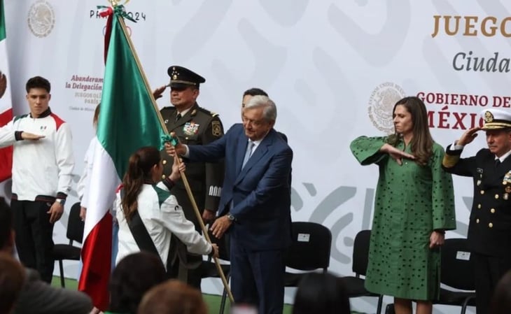 Andrés Manuel López Obrador abandera a los atletas mexicanos que acudirán a los Juegos Olímpicos