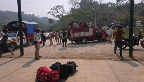 Desplazados permanecen en albergues tras cinco días de abandonar Tila, Chiapas