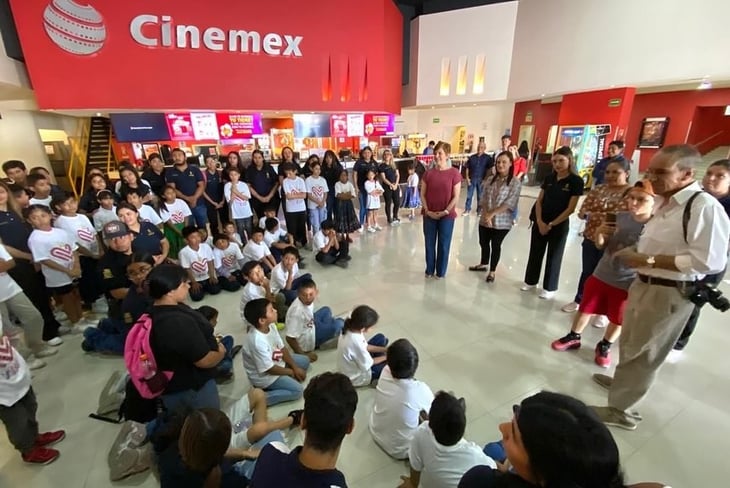 Torreón: 60 Menores de Casa Puente Disfrutan de una Función de Cine, Lejos del Trabajo Infantil