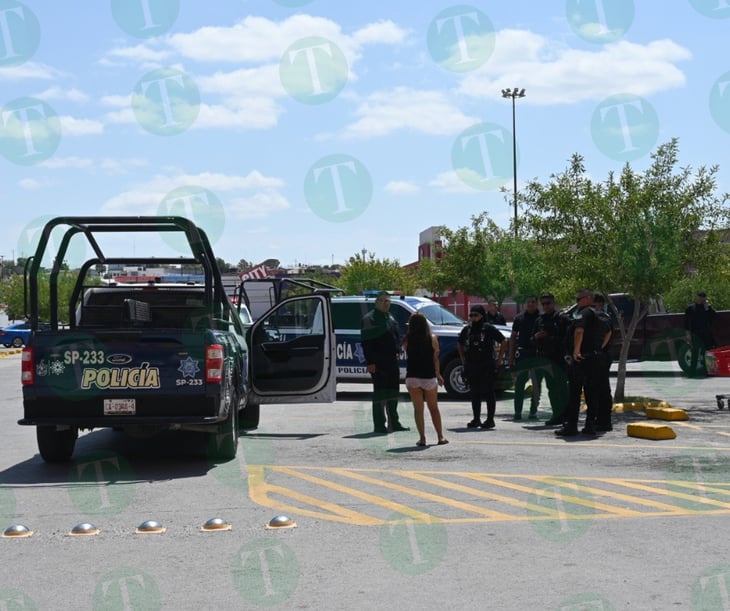 Movilización policial en Soriana Anáhuac por intento de secuestro de joven