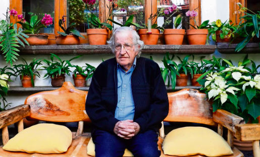 ¿Muerte de Noam Chomsky? La 'fake new' que engañó al mundo