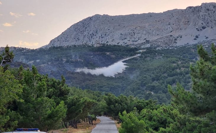 Grecia y Turquía advierten de más incendios por las altas temperaturas que alcanzaron hasta 45 grados