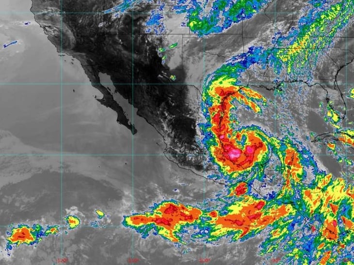 Protección Civil y Bomberos de Monclova alertas por tormenta tropical 'Alberto'