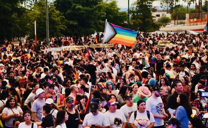 Cientos de personas participaron en la marcha por el orgullo gay en Hermosillo