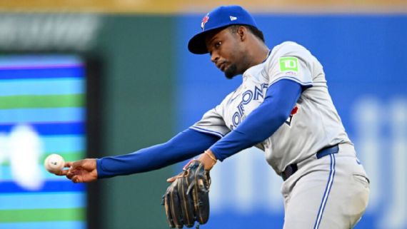 MLB suspende a dominicano Orelvis Martínez por dopaje