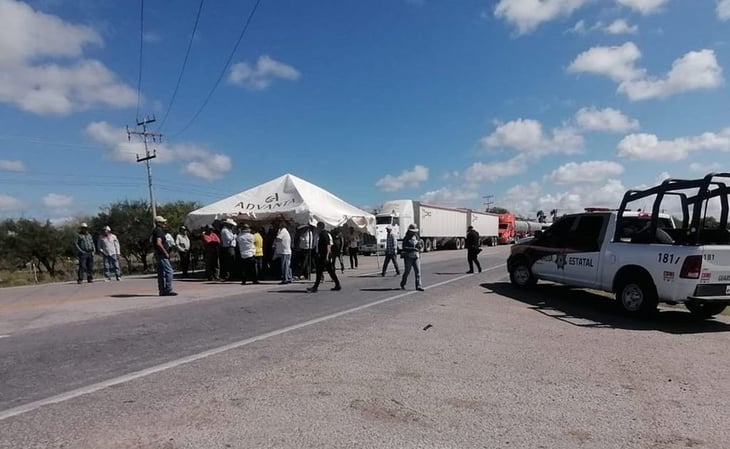 Reportan bloqueos de productores de sorgo en carreteras de Tamaulipas