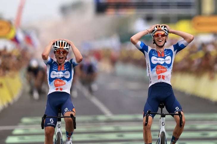 Bardet gana la primera etapa y se viste por vez primera de amarillo en su último Tour