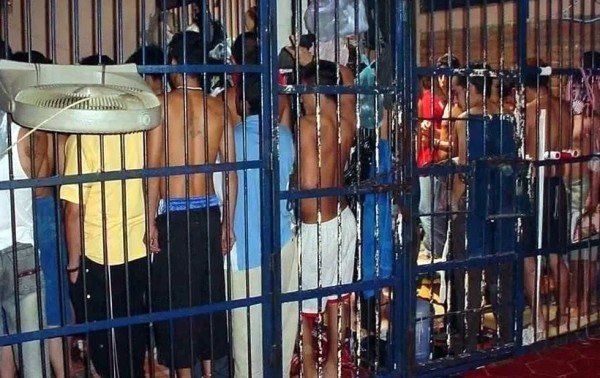 Tienen sobrepoblación 50% de las prisiones en México 