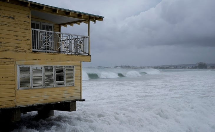 Huracán 'Beryl' se eleva a categoría 4 al avanzar al Caribe