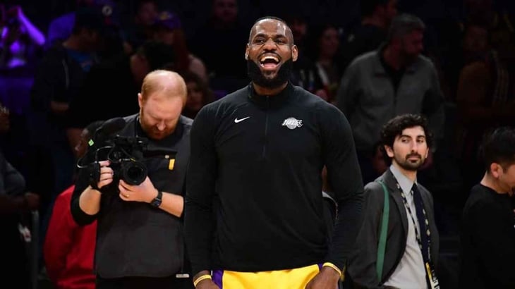 LeBron James se queda en Lakers por $104 millones, según fuentes