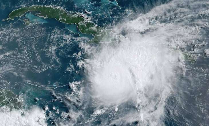 Huracán Beryl golpea la costa sur de Jamaica y se dirige a México