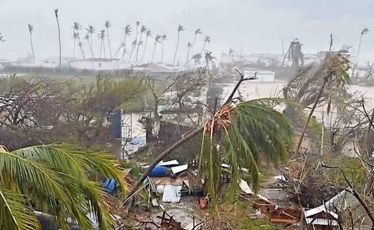 Huracán Beryl llega a Islas Caimán como categoría 3 y se dirige a México