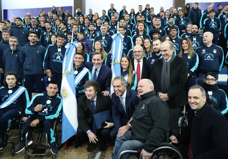 Despide Milei a los atletas argentinos rumbo a París 2024: “Dejarán todo por la bandera”