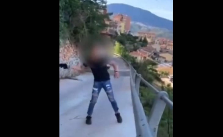 Indignación en Italia por video de joven que lanza un gato por un puente  