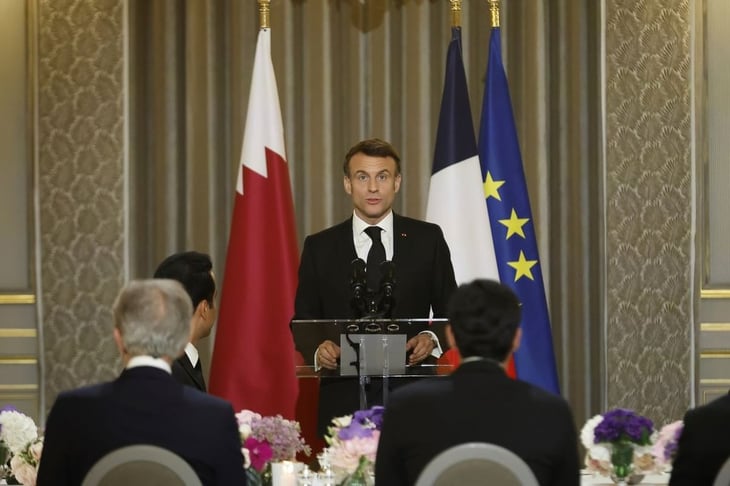 Macron pide a su primer ministro seguir en el cargo 'por el momento'