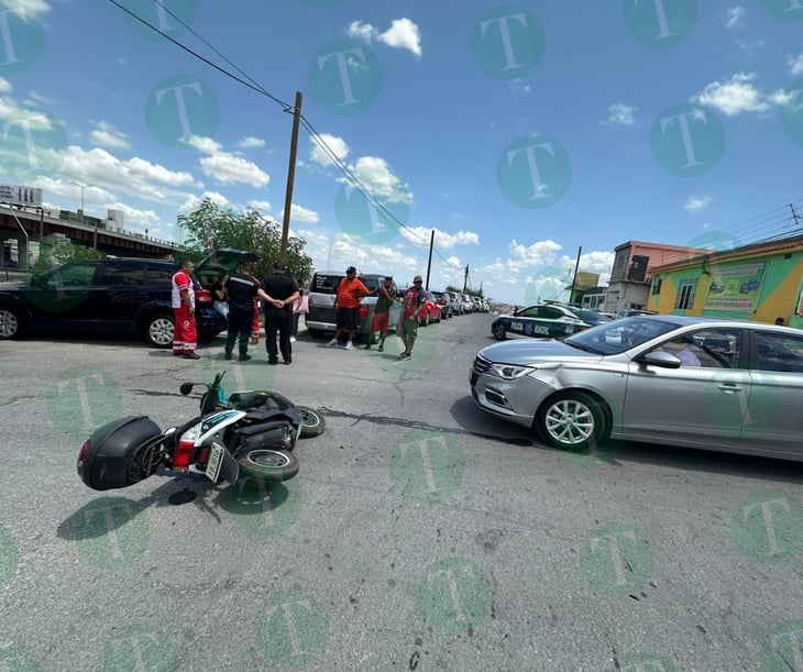 Joven motociclista sufre golpes leves tras choque en la Zona Centro 