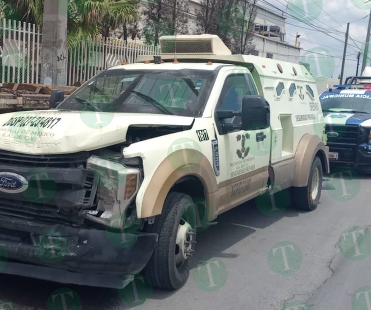 Chofer de camión de valores provoca fuerte choque en Monclova