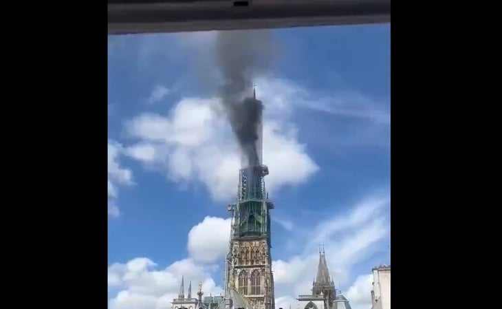 VIDEO: Se incendia aguja de la catedral de Ruán en Francia