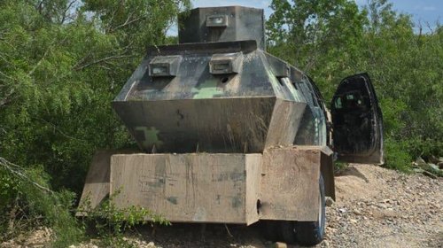 Incautan vehículos 'moustro' en los límites de Nuevo León y Tamaulipas 