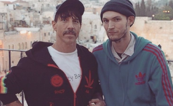 Exguitarrista de Red Hot Chili Peppers es demandado por presuntamente matar a un peatón en Los Ángeles