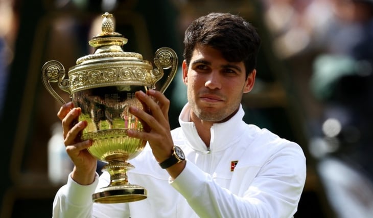 Carlos Alcaraz aplastó a Novak Djokovic para ganar Wimbledon por segundo año consecutivo