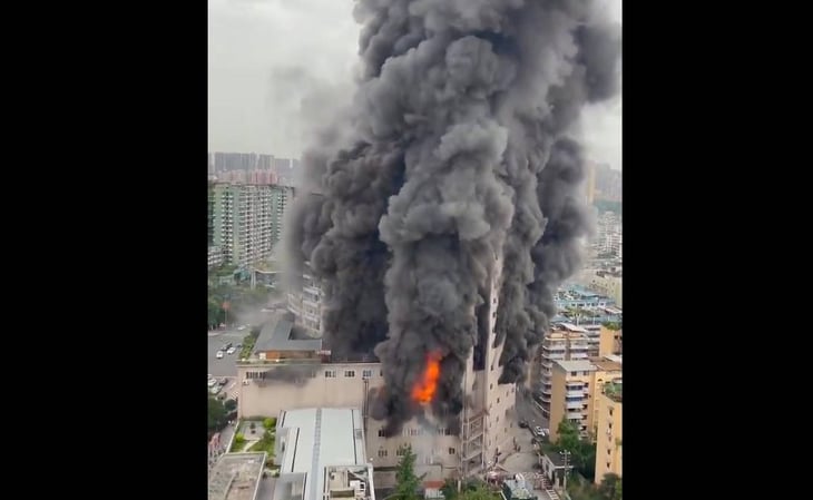 Incendio en centro comercial de China deja al menos 6 muertos