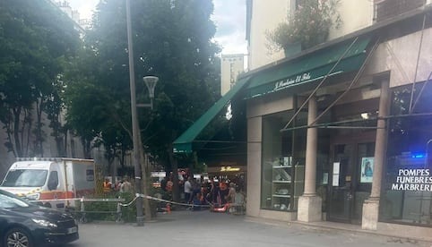 Automovilista embiste terraza de cafetería en París; reportan un muerto