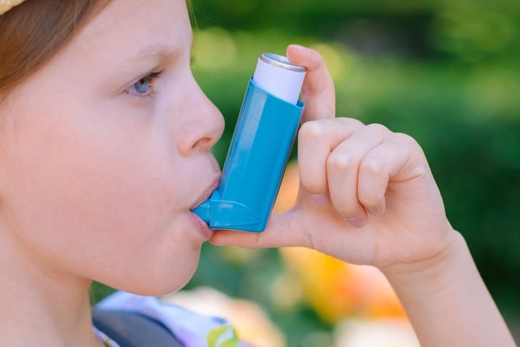 Cómo el uso temprano de antibióticos podría aumentar el riesgo de asma en los niños
