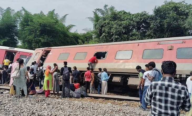 Al menos 2 muertos y 26 heridos deja el descarrilamiento de tren en India