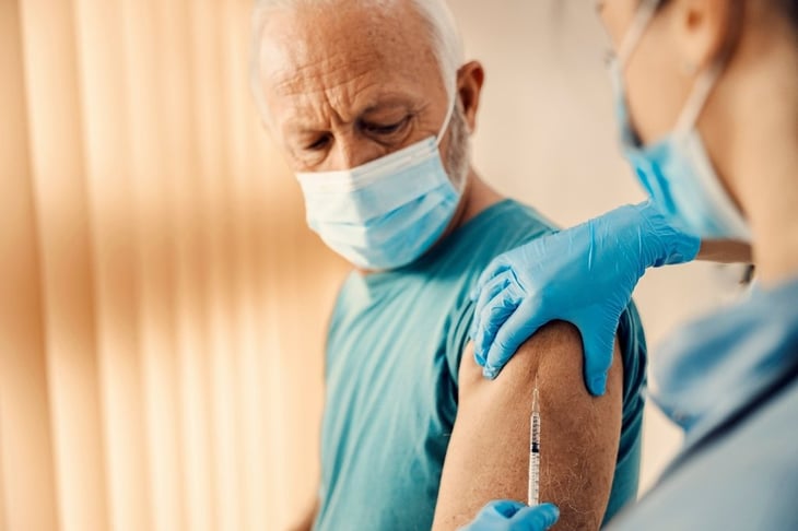 Los CDC refuerzan las recomendaciones sobre la vacuna contra el VSR para las personas mayores de 75 años