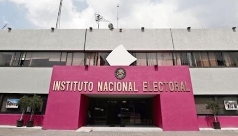 INE perfila mil 565 mdp de multas a partidos por irregularidades