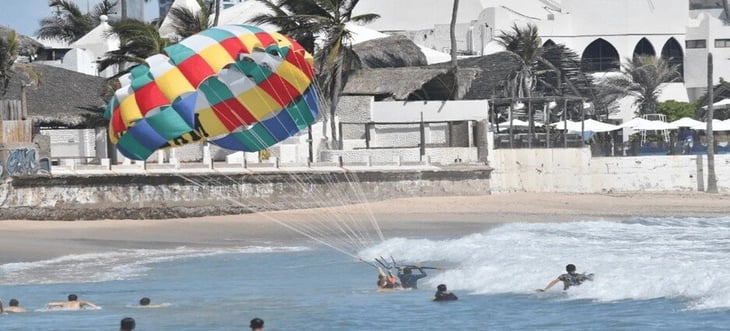 Joven Monclovense cae de paracaídas en Mazatlán 