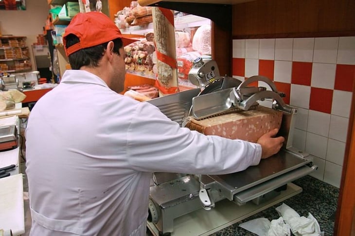 Los CDC advierten sobre un brote de listeria vinculado a las carnes frías