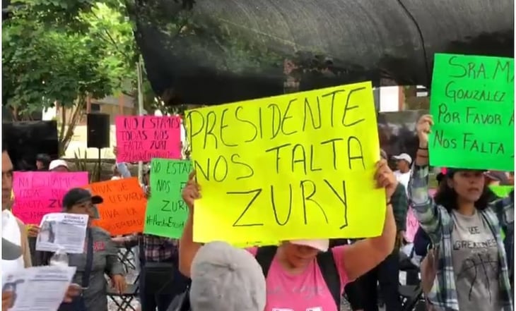 Familiares de Itzel Zurisaday protestan frente a AMLO y Sheinbaum