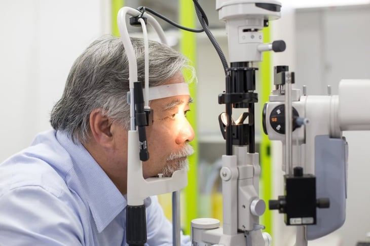 Procedimiento robótico ayuda a tratar la degeneración macular