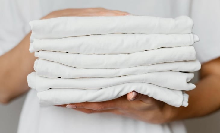 Cómo eliminar las manchas amarillas de la ropa blanca