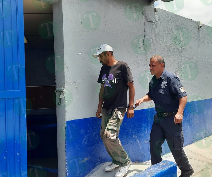 Le dan bote por andar drogándose en la calle