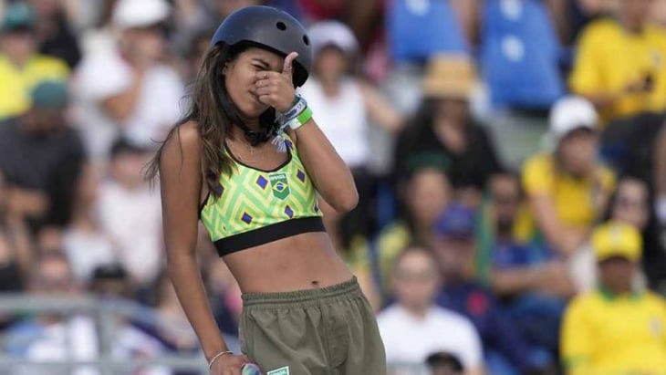 Rayssa Leal, skater brasileña hace historia al ganar bronce en París 2024