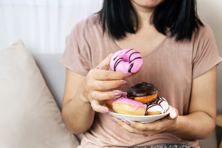 ¿Podrían los nuevos medicamentos para bajar de peso estar cambiando el gusto de las mujeres por lo dulce?