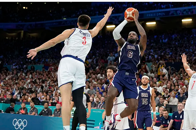 LeBron James y Kevin Durant dan un recital en el USA vs Serbia de Olímpicos 2024