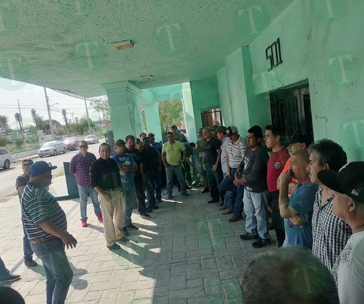 Obreros preocupados por quiebra de AHMSA y falta de finiquito