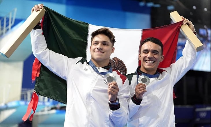 Políticos celebran medalla de plata de clavadistas mexicanos