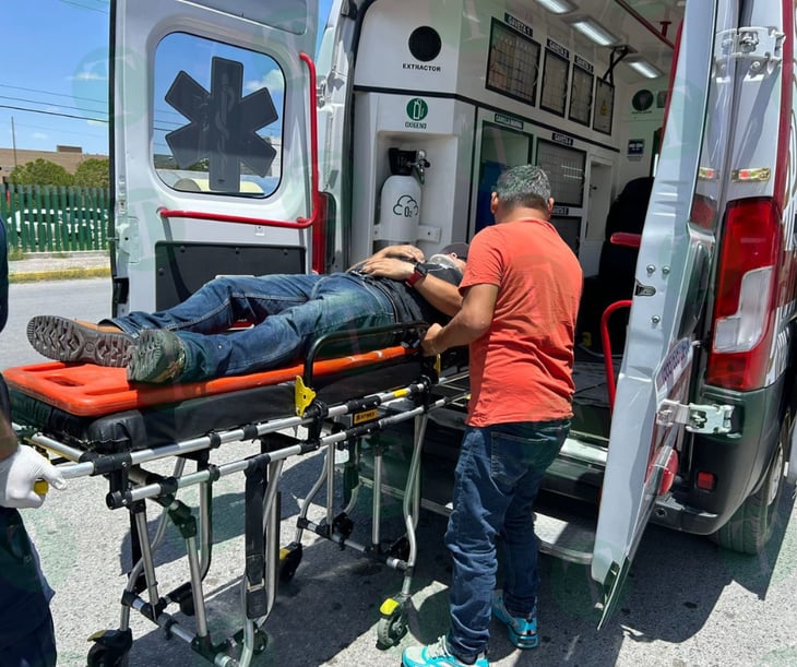 Joven motociclista termina lesionado tras chocar contra auto en la Hipódromo 